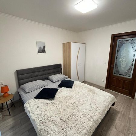Nice2Greetyou Chernivtsi Ngoại thất bức ảnh